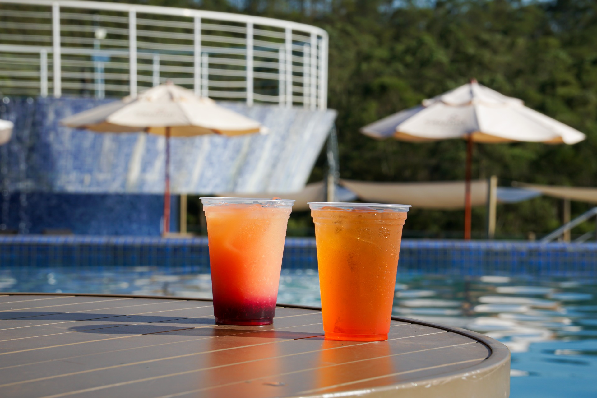 Drinks à beira da piscina do Cassino Resort