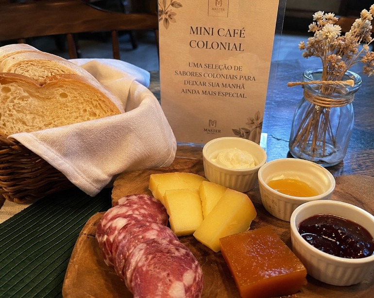 Mini Colonial